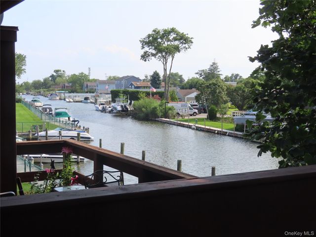 103 Mariners Way, Copiague, NY 11726