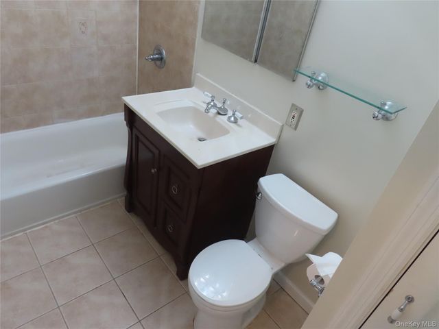 103 Mariners Way, Copiague, NY 11726