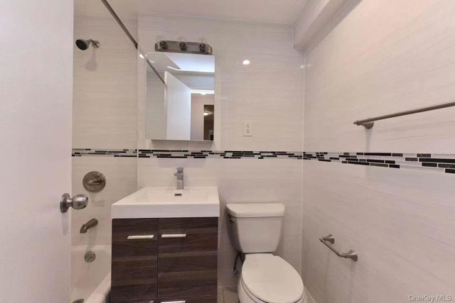 15272 Melbourne Avenue 2G, Flushing, NY 11367