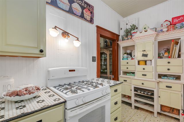 306 College Street, Red Oak, TX 75154
