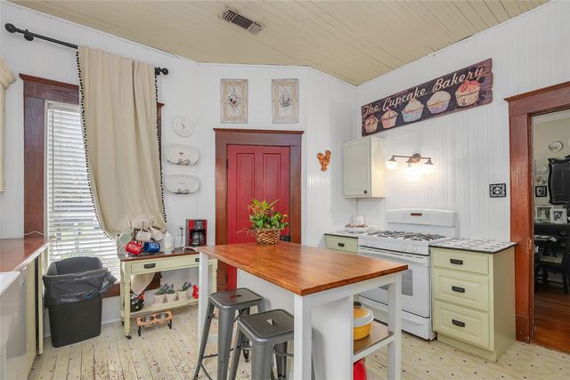 306 College Street, Red Oak, TX 75154
