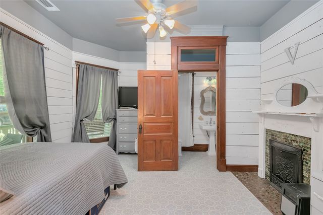 306 College Street, Red Oak, TX 75154