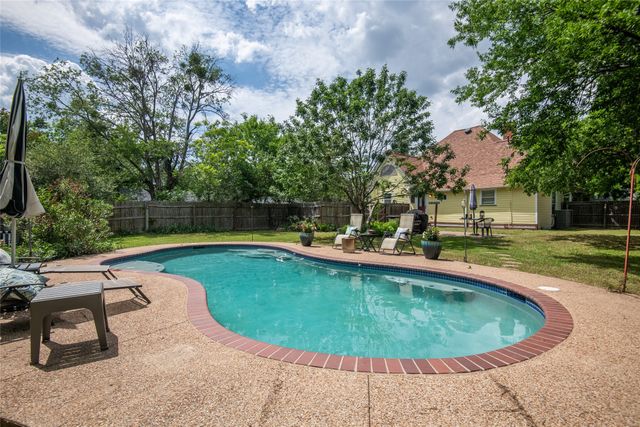 306 College Street, Red Oak, TX 75154