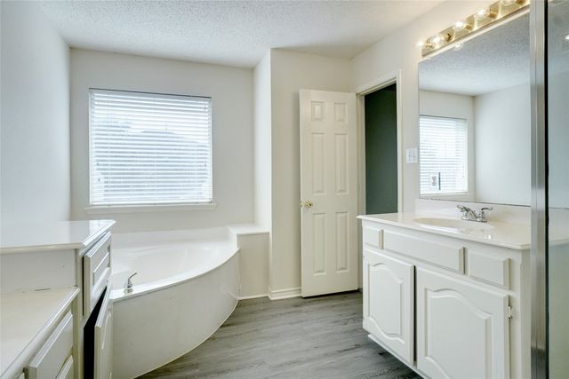 105 N Laurel Springs Drive, Desoto, TX 75115