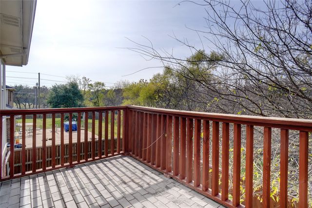 105 N Laurel Springs Drive, Desoto, TX 75115