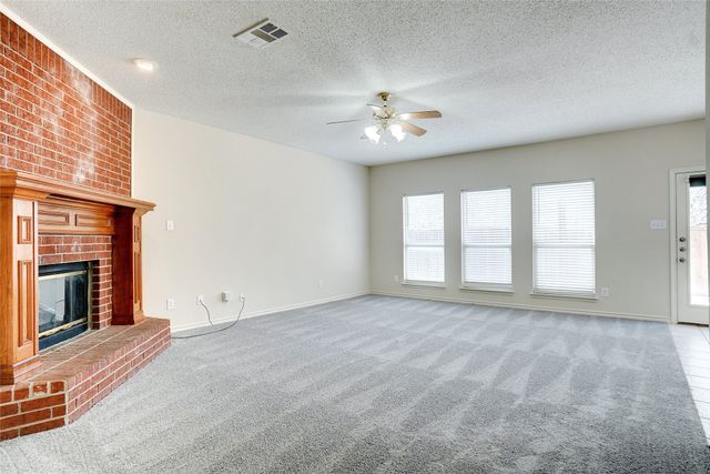 105 N Laurel Springs Drive, Desoto, TX 75115