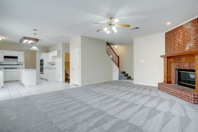 105 N Laurel Springs Drive, Desoto, TX 75115