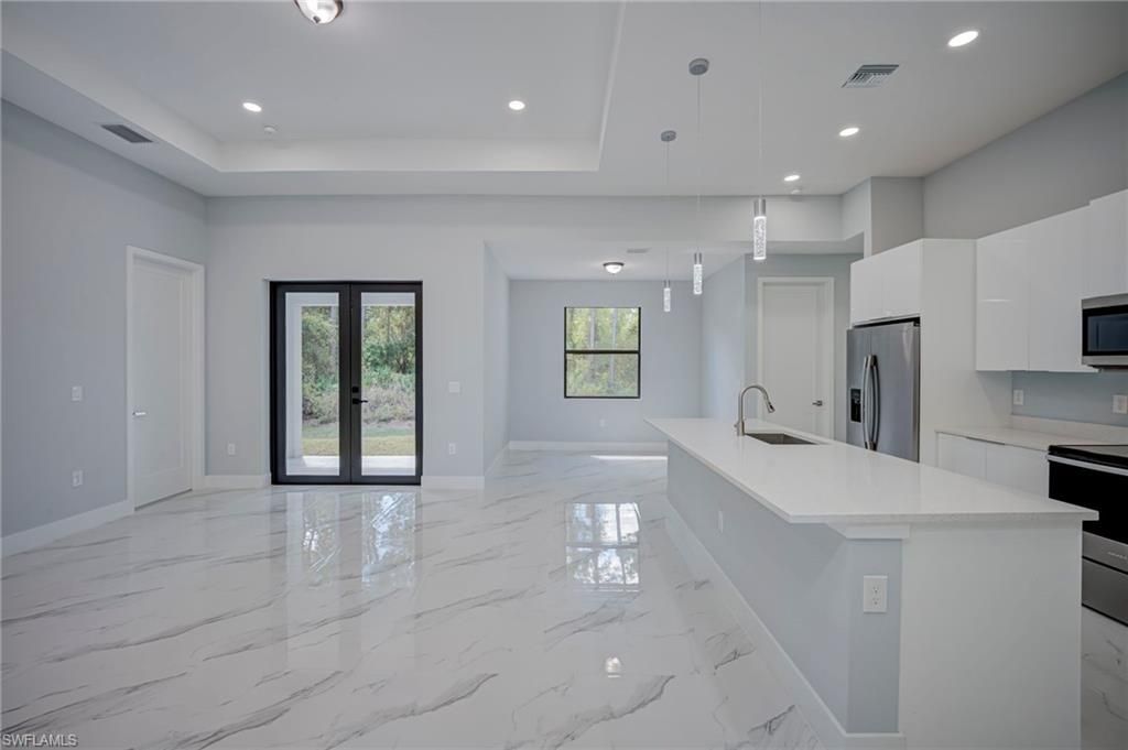 872 Spaulding ST E, LEHIGH ACRES, FL 33974 — photo 3