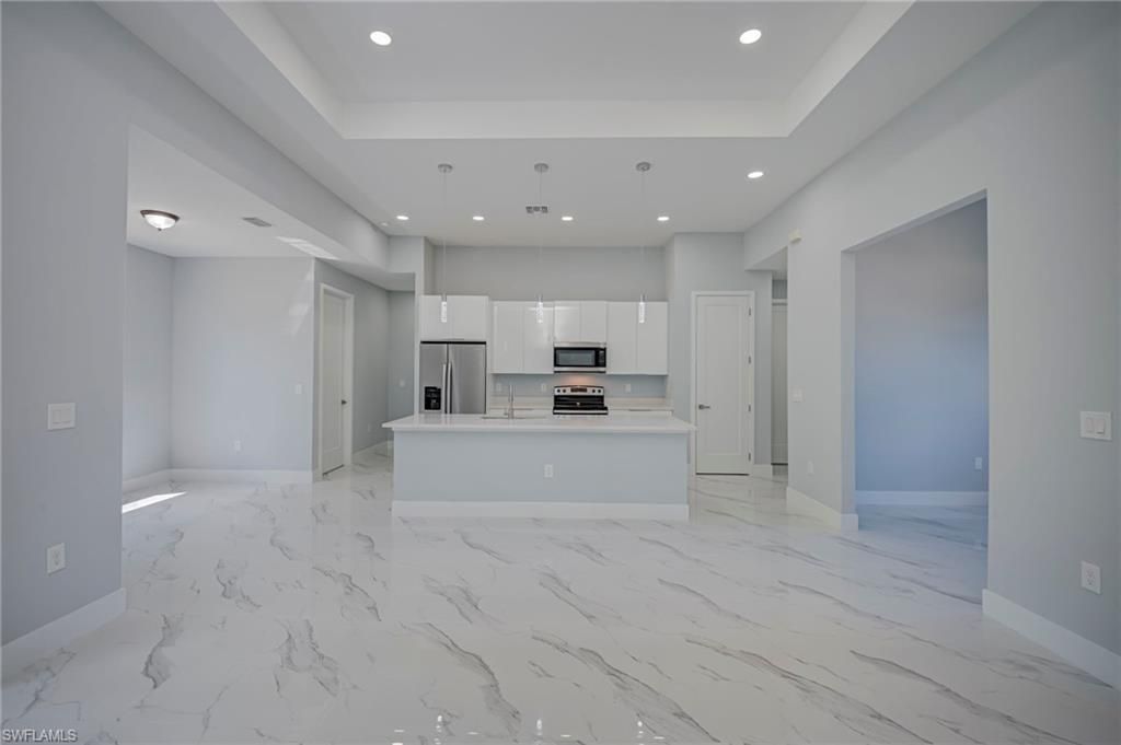 872 Spaulding ST E, LEHIGH ACRES, FL 33974 — photo 4