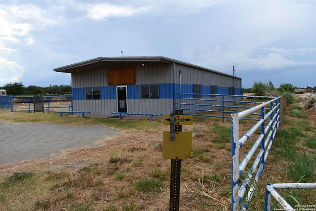 16776 S IH 35, Dilley, TX 78017