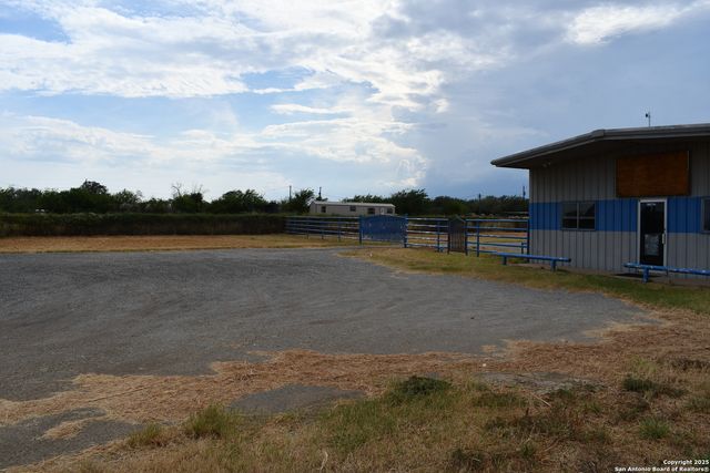 16776 S IH 35, Dilley, TX 78017