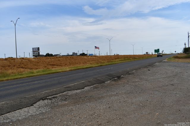 16776 S IH 35, Dilley, TX 78017