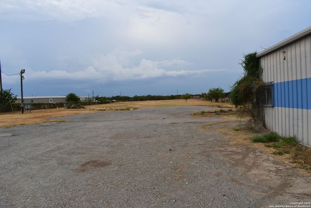 16776 S IH 35, Dilley, TX 78017