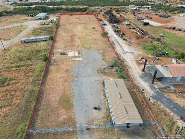 16776 S IH 35, Dilley, TX 78017