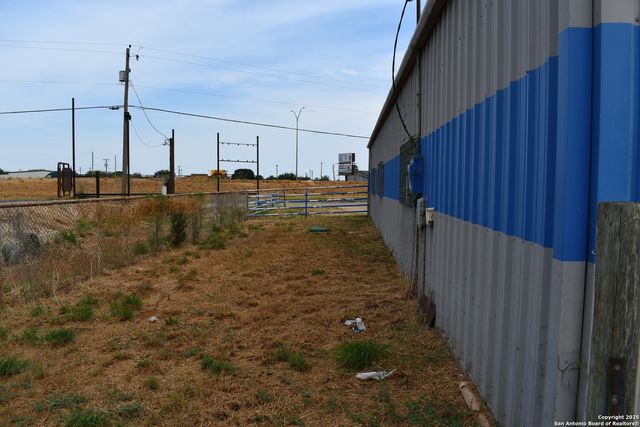 16776 S IH 35, Dilley, TX 78017