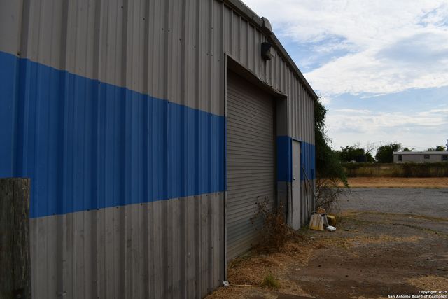 16776 S IH 35, Dilley, TX 78017