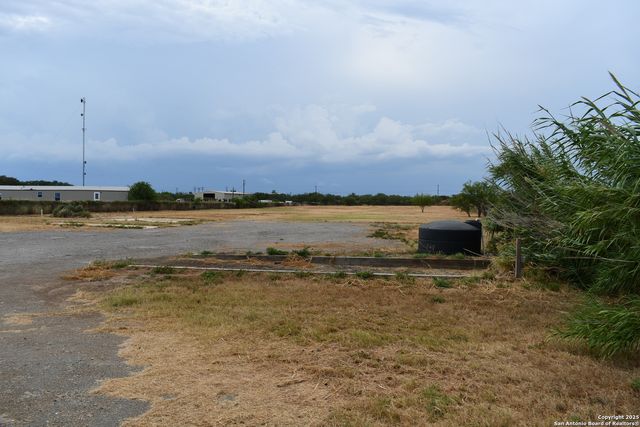 16776 S IH 35, Dilley, TX 78017