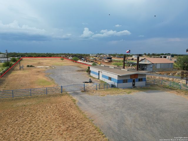 16776 S IH 35, Dilley, TX 78017