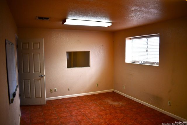 16776 S IH 35, Dilley, TX 78017