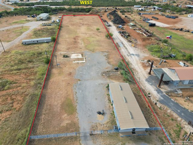 16776 S IH 35, Dilley, TX 78017