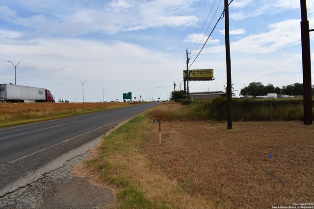 16776 S IH 35, Dilley, TX 78017