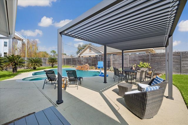 3006 Houston Avenue, Houston, TX 77009