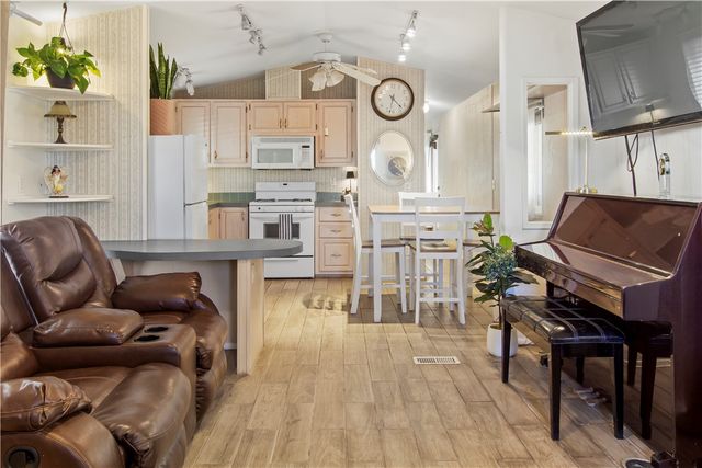 7610 6th Street, Dolan Springs, AZ 86441