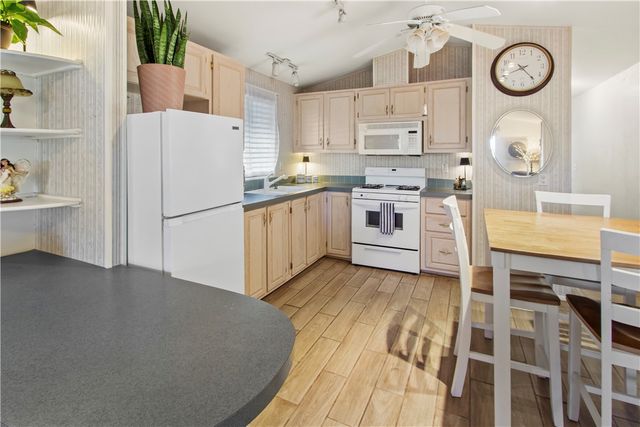 7610 6th Street, Dolan Springs, AZ 86441