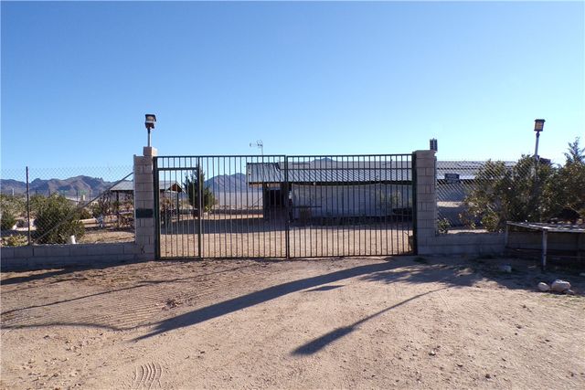7610 6th Street, Dolan Springs, AZ 86441