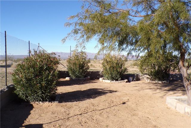7610 6th Street, Dolan Springs, AZ 86441