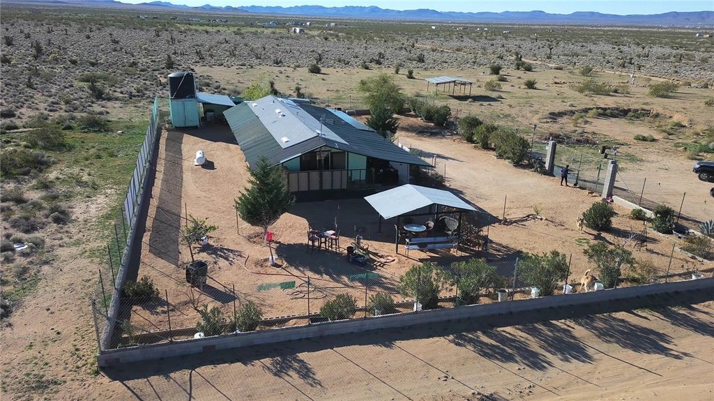 7610 6th Street, Dolan Springs, AZ 86441