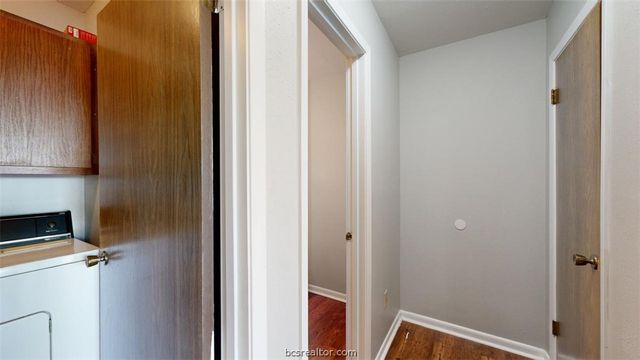 2803 Longmire Drive B, College Station, TX 77845