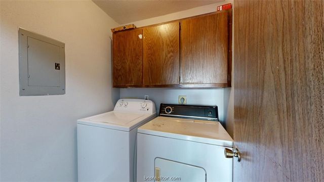 2803 Longmire Drive B, College Station, TX 77845