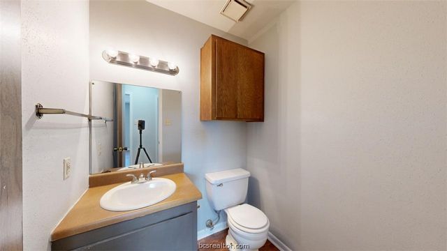 2803 Longmire Drive B, College Station, TX 77845