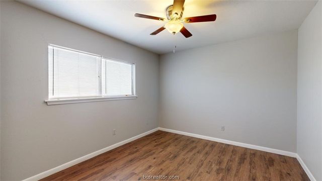 2803 Longmire Drive B, College Station, TX 77845