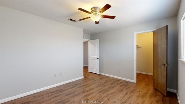 2803 Longmire Drive B, College Station, TX 77845