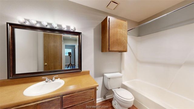 2803 Longmire Drive B, College Station, TX 77845