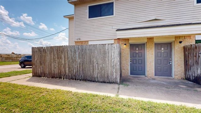 2803 Longmire Drive B, College Station, TX 77845