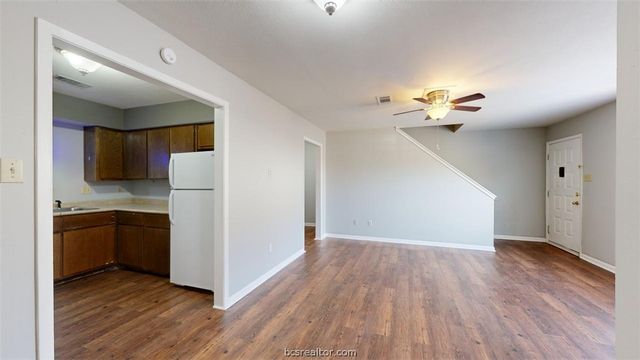 2803 Longmire Drive B, College Station, TX 77845