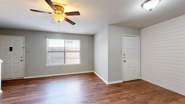 2803 Longmire Drive B, College Station, TX 77845