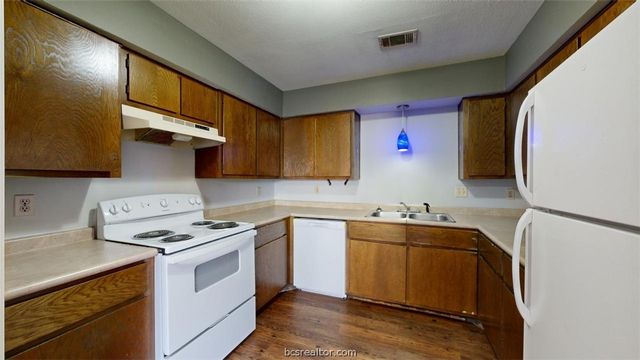 2803 Longmire Drive B, College Station, TX 77845