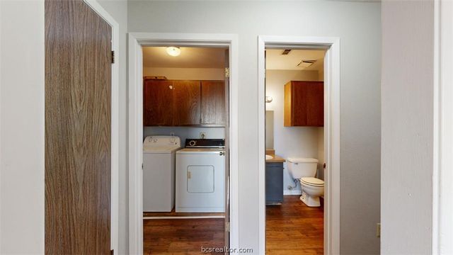 2803 Longmire Drive B, College Station, TX 77845