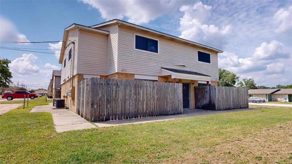 2803 Longmire Drive B, College Station, TX 77845