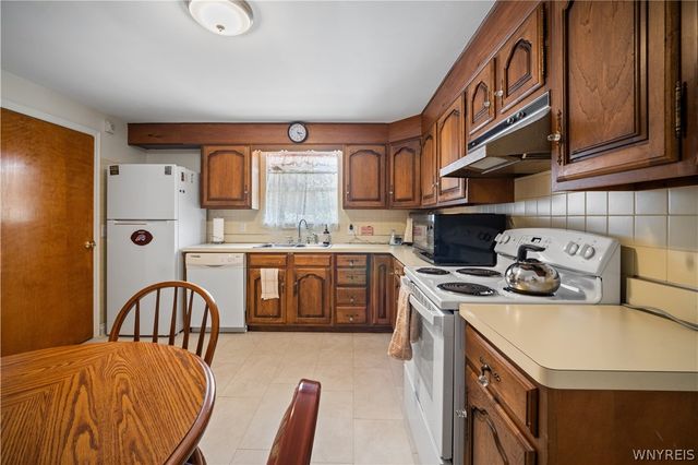 35 Calderwood Drive, Cheektowaga, NY 14215