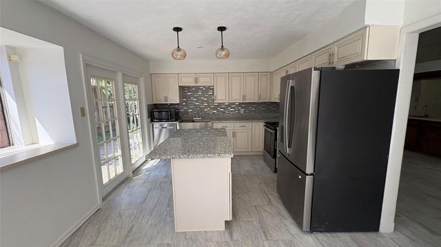 1723 Plumbwood Way, Houston, TX 77058