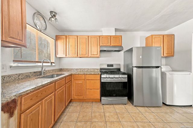 5703 Seacomber Pl, San Antonio, TX 78242