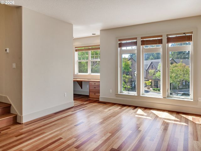 5055 W SUNSET Dr, Lake Oswego, OR 97035