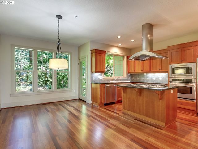 5055 W SUNSET Dr, Lake Oswego, OR 97035