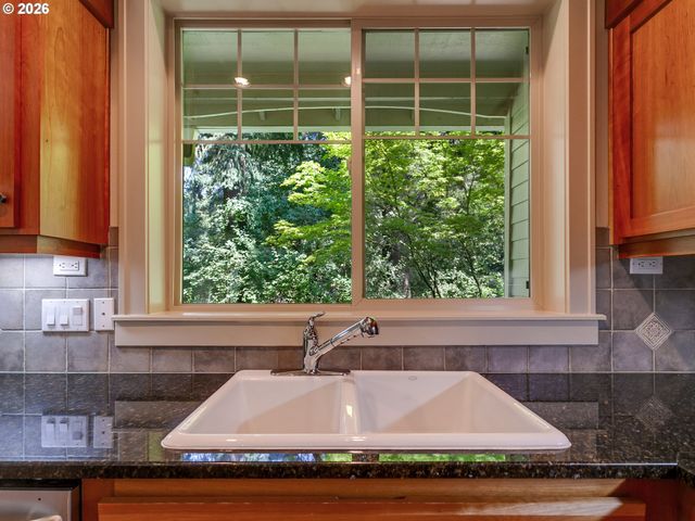 5055 W SUNSET Dr, Lake Oswego, OR 97035