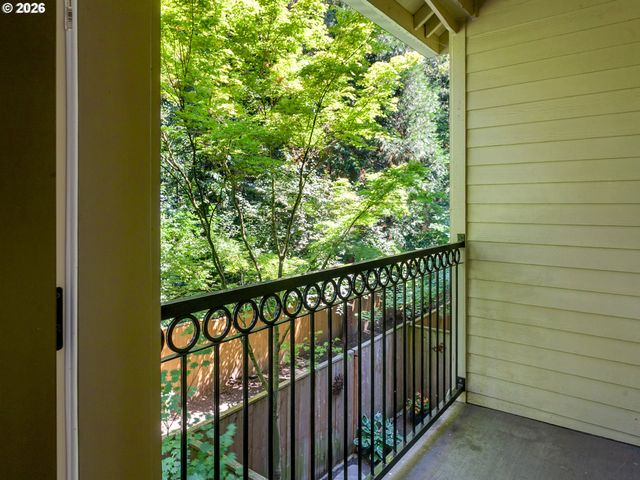 5055 W SUNSET Dr, Lake Oswego, OR 97035
